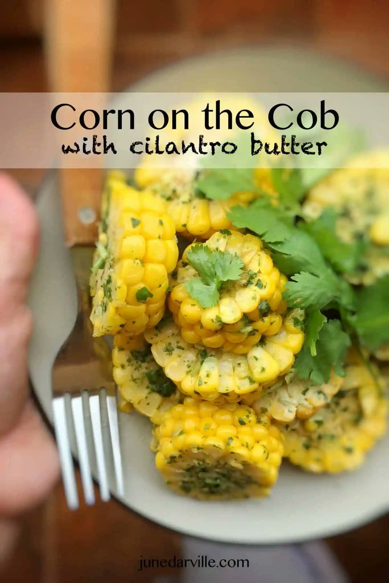 🌽 𝐂𝐨𝐫𝐧 𝐨𝐧 𝐭𝐡𝐞 𝐂𝐨𝐛 𝐰𝐢𝐭𝐡 𝐂𝐢𝐥𝐚𝐧𝐭𝐫𝐨 𝐁𝐮𝐭𝐭𝐞𝐫 🌽 Corn on the cob always tastes great! This is an amazingly flavorful #vegetable side dish! Do you like fresh #corn? 🌽 𝐑𝐞𝐜𝐢𝐩𝐞 >> junedarville.com/corn-on-the-co…