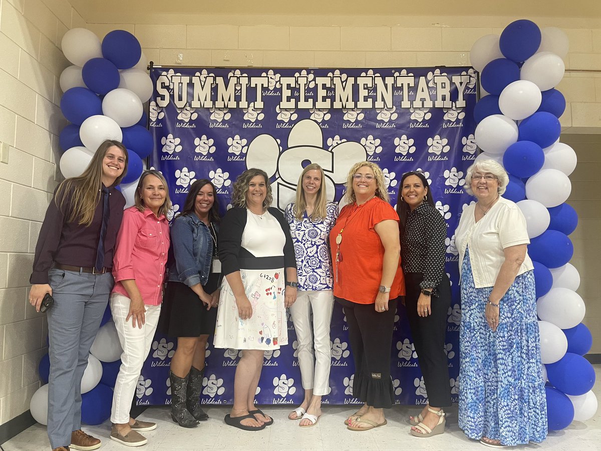 💙Heartfelt thanks to our incredible kindergarten team for their dedication and hard work in preparing our kids for 1st grade! We appreciate you!🐾