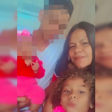 choquei's tweet photo. 🚨VEJA: Mãe foi presa por omissão de socorro à sua filha de 5 anos, que veio a óbito em uma UPA. 

A mãe é acusada de não buscar assistência médica para a criança, que estava doente desde domingo (19/5). https://t.co/NAxbI4RS5G