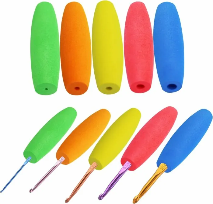 mooglyblog's tweet photo. Crochet for long stretches can mean hand and arm fatigue - these foam grips can help!  😍 They're swappable from one hook to the next to make those long crochet sessions comfy without a big investment!
👉https://t.co/jL77IqAqW8
#crochet #ergonomic #carpaltunnel #crochettools https://t.co/MlB8dZ3Lii