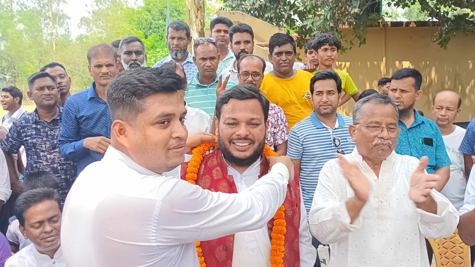 কালিয়াকৈরে জয় উল্লাসে মেতে উঠেছে