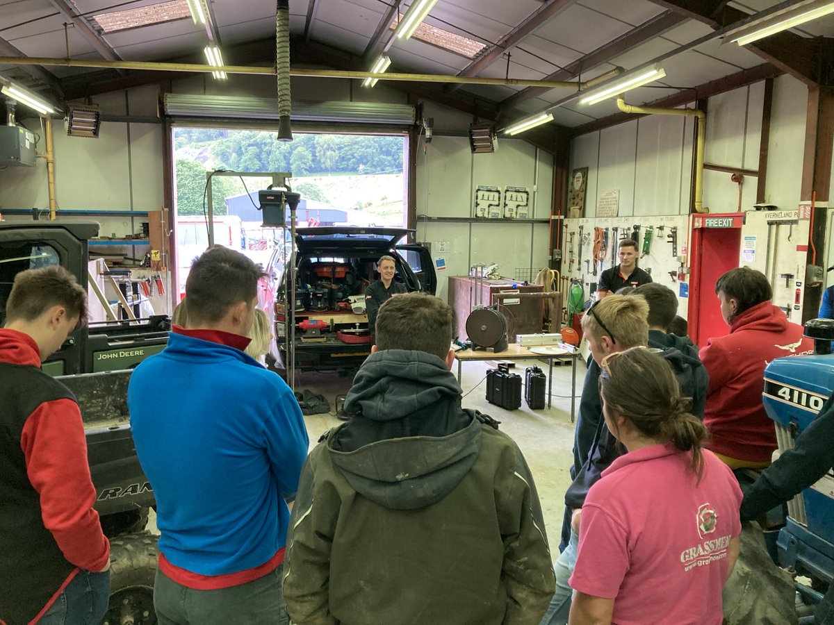 Fferm Fronlas Farm tweet media