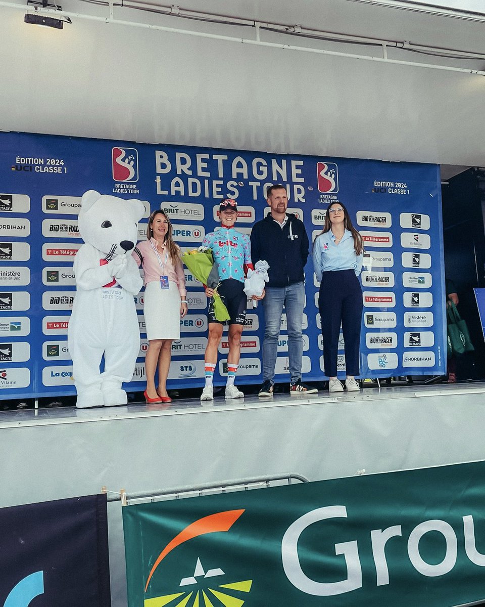🇫🇷 #BretagneLadiesTour

Points and mountain jersey for <a href="/ThalitadeJong/">Thalita de Jong</a> 💚🩵