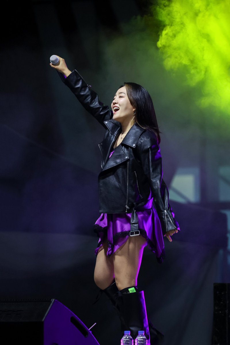 Rucky0429's tweet photo. 240524 SUNY Spring Festival

@younhaholic

#윤하 #Younha #ユンナ 
#혜성은_지지_않는다 #우천여신 
#EndTheory #EndTheoryFinalEdition 
#윤하데뷔20주년 #YOUNHA20thDebutAnniversary https://t.co/oJSWHVmOzX