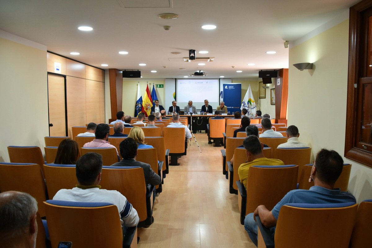 aytoelrosario's tweet photo. 📶 @EscolasticoGilH presentó hoy el convenio de asesoramiento en materia de Tecnologías de la Información y Comunicación (TIC) a los ayuntamientos de #Tenerife y que a día de hoy han suscrito una veintena de corporaciones locales canarias.
#Fecam https://t.co/oRfewpT3U7