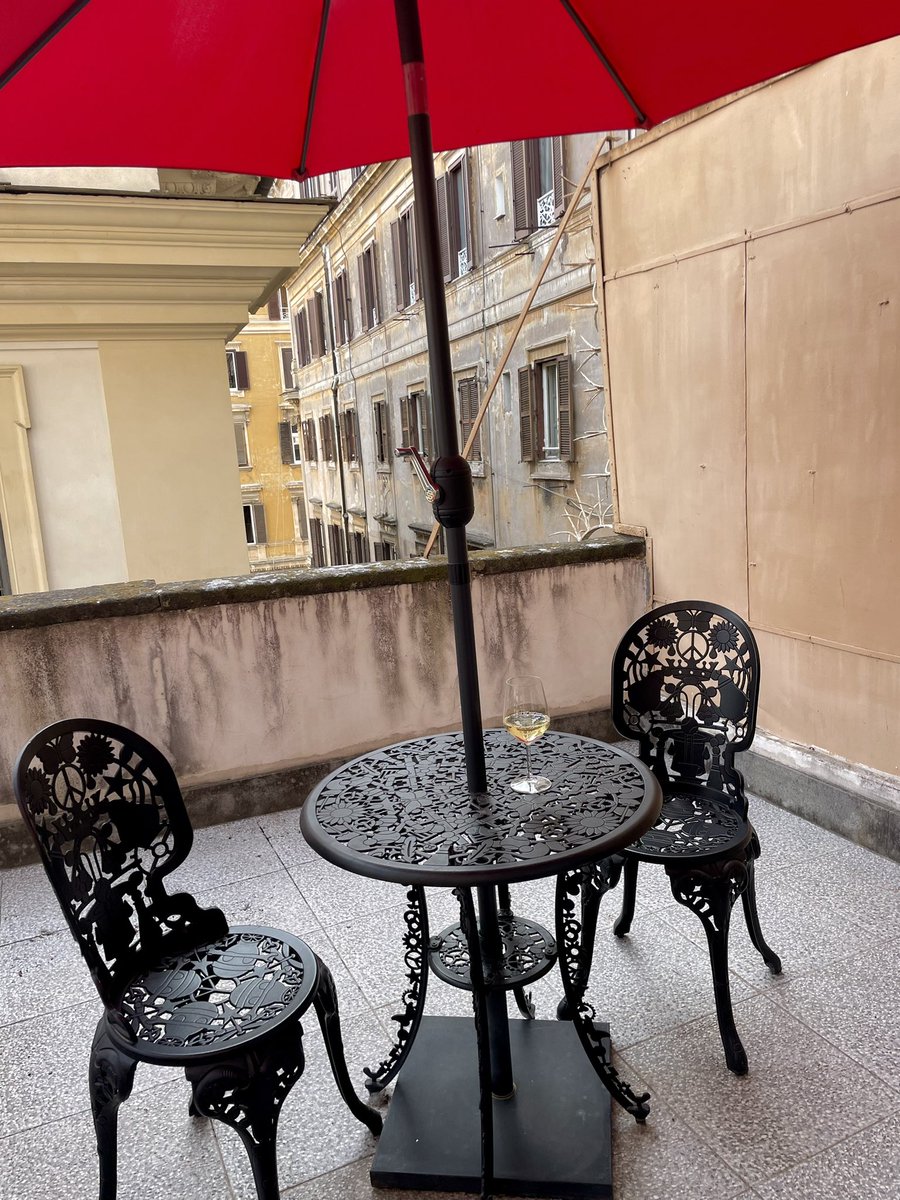 Love a little private terrace situation in #Rome! On the road for #catherinemangan book research and stumbled upon the delightful <a href="/ChapterRoma/">Chapter Roma</a> hotel. I don’t feel sufficiently trendy but Imma go with it! 🇮🇹 📚 
.
#writerslife #writersoftwitter #bookstweet #booktwitter #readwomen