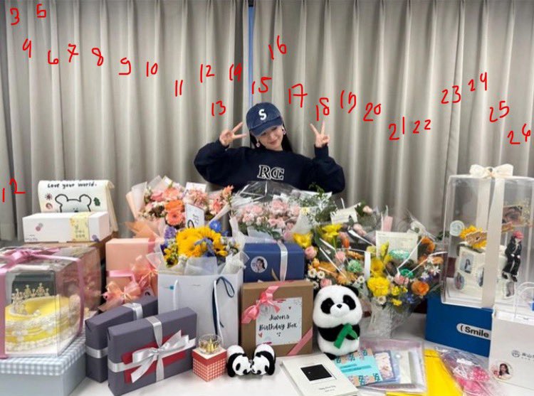 Mademoiselle520's tweet photo. [A Thread] sumpah ini temen gue ngirimin beginian asbun banget 😂 tolong yang punya mata spek intel ini sama gak si? mana komenan si sebastian sus banget… fyi ini asumsi pribadi ya alias asbun temen gue. jadi perkara bener apa enggaknya belum tentu bener. #KimJiwon #Kimsoohyun https://t.co/9jbCJbAFIh