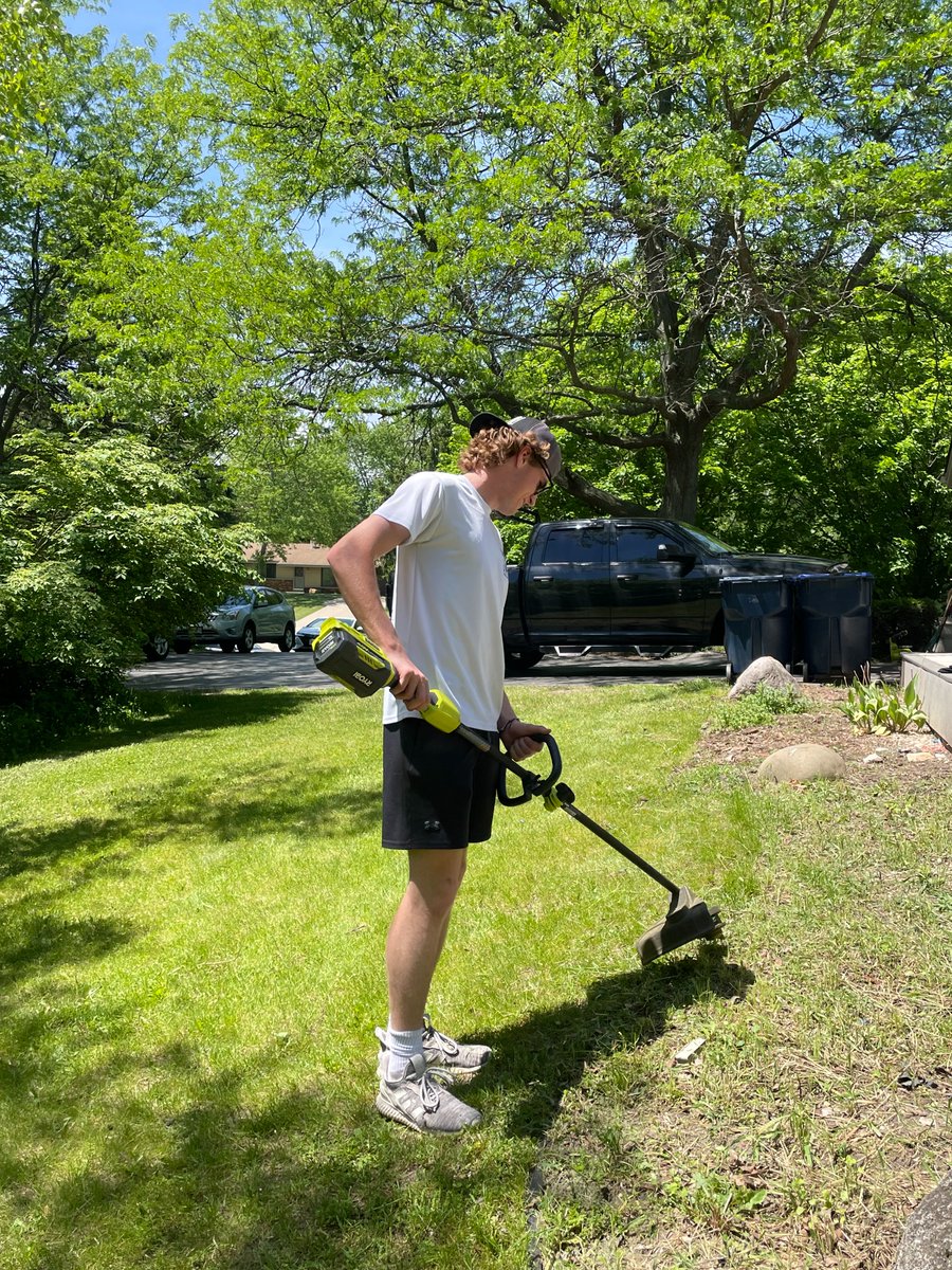 WaukeshaNorth1's tweet photo. Shout-out to Key Club for partnering with Senior ERAS to clean up four senior citizen yards in the area! It caught the attention of the Freeman! It’s amazing to see our students’ service in action and recognized!
https://t.co/cZpsb5E7Ug https://t.co/U15Af2orz3