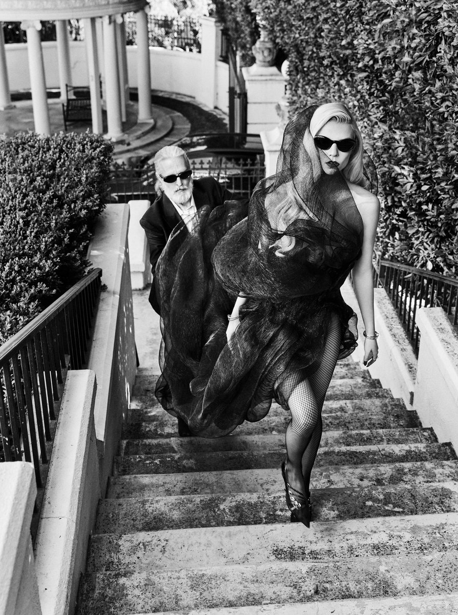 _zzzEv's tweet image. 「 大富豪のお嬢様とお付きのじいや、愛犬の強そうな犬 」にしか見えない

このコンセプト考えたの誰…天才❔❔❔