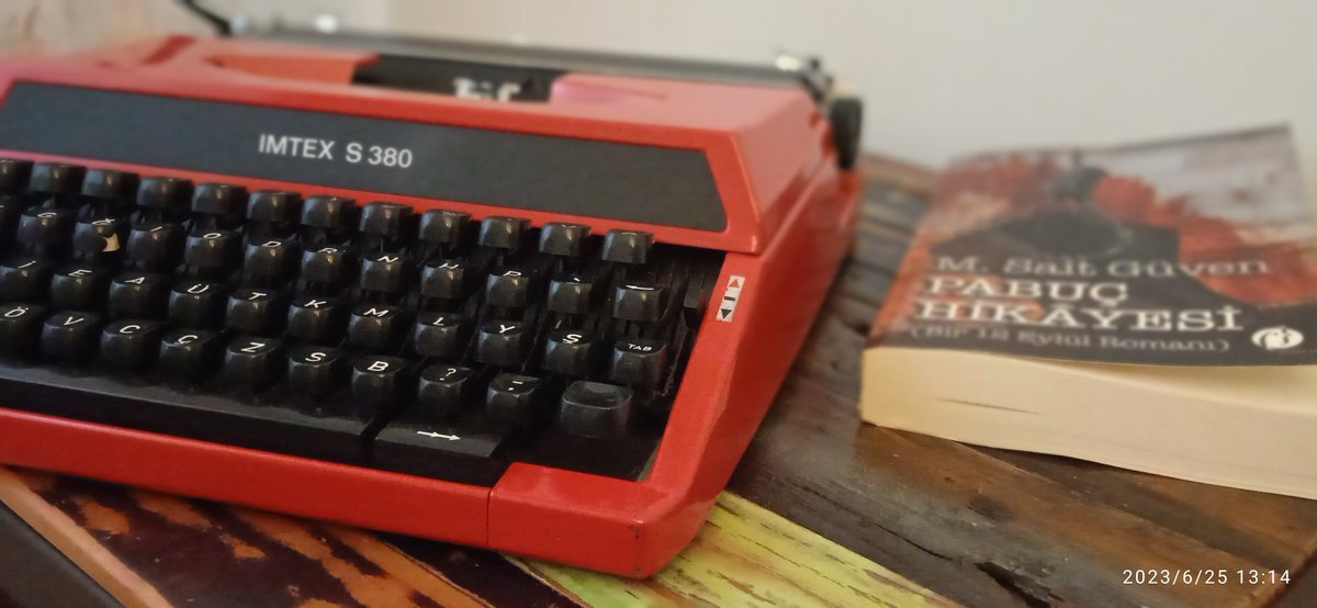 "Biz orada cehennemi yaşarken beş yüz metre ötemizde hayat devam ediyordu." 
#pabuçhikayesi
#polisiyeroman
#12Eylul