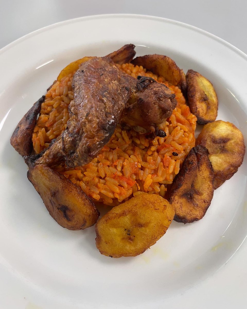 End of term ‘international cuisine’ dishes from Y10 saw dishes from Italy 🇮🇹, Nigeria 🇳🇬, America 🇺🇸, France 🇫🇷 &amp; Greece 🇬🇷 

Well done Year 10, another term completed ✅ and a step closer to Year 11 eeeek! Miss P