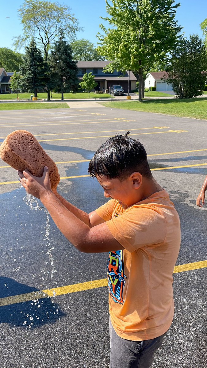 <a href="/SHAPE_America/">SHAPE_America</a> An incredible Field Day yesterday with perfect weather and lots of help !! It was a very long , hot but incredible day!! #WhatMadeYourWeek <a href="/D59SaltCreek/">Salt Creek Elementary</a> <a href="/PtoSalt/">Salt Creek PTO</a>