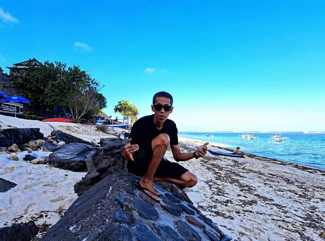 #BaliBoy 😎 🤙 
Taken with @SamsungMobile Galaxy A53  By @noang18
#beach  #volcom #pandawa #pandawabeach #balihits #womentravel #tourguide #oakley #explorebali #visitbali #oakleyholbrook #nandogoodboy #asianboy #balilife #solotravel #polishgirl #PantaiPandawa #bluehair