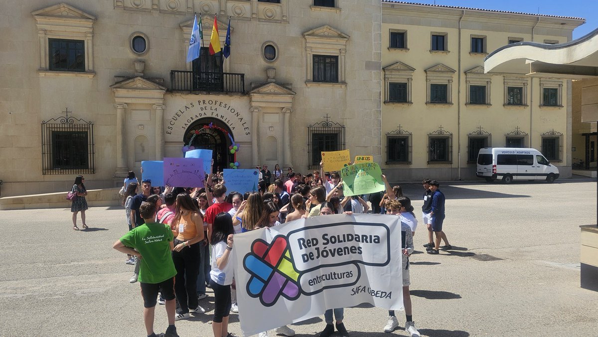 Nuestros #ETAYSSAFAICET han participado hoy en la Asamblea de Cierre del curso de la #RedSolidariaDeJóvenes de @Entreculturas de Andalucía Oriental, que ha sido en @SAFAUbeda.
¡Muchas gracias al cole anfitrión y enhorabuena a los participantes! 💪🏻💪🏻👏🏼👏🏼👏🏼😃
@EC_Malaga
#YoConSAFA