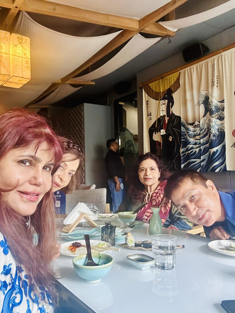 nishjamvwal's tweet photo. #FavoriteFriends when they #celebrate each other has to be #special : #mizuizakaya was our chosen venue kudos #vedantmalik #chefLakhanJethani - I lived & loved one year in #Ibaraki #Japan & found this like a leaf off my memory
Love @shashistaar
@nishjamvwal
#NishaJamVwal https://t.co/wH7nCu5h9C