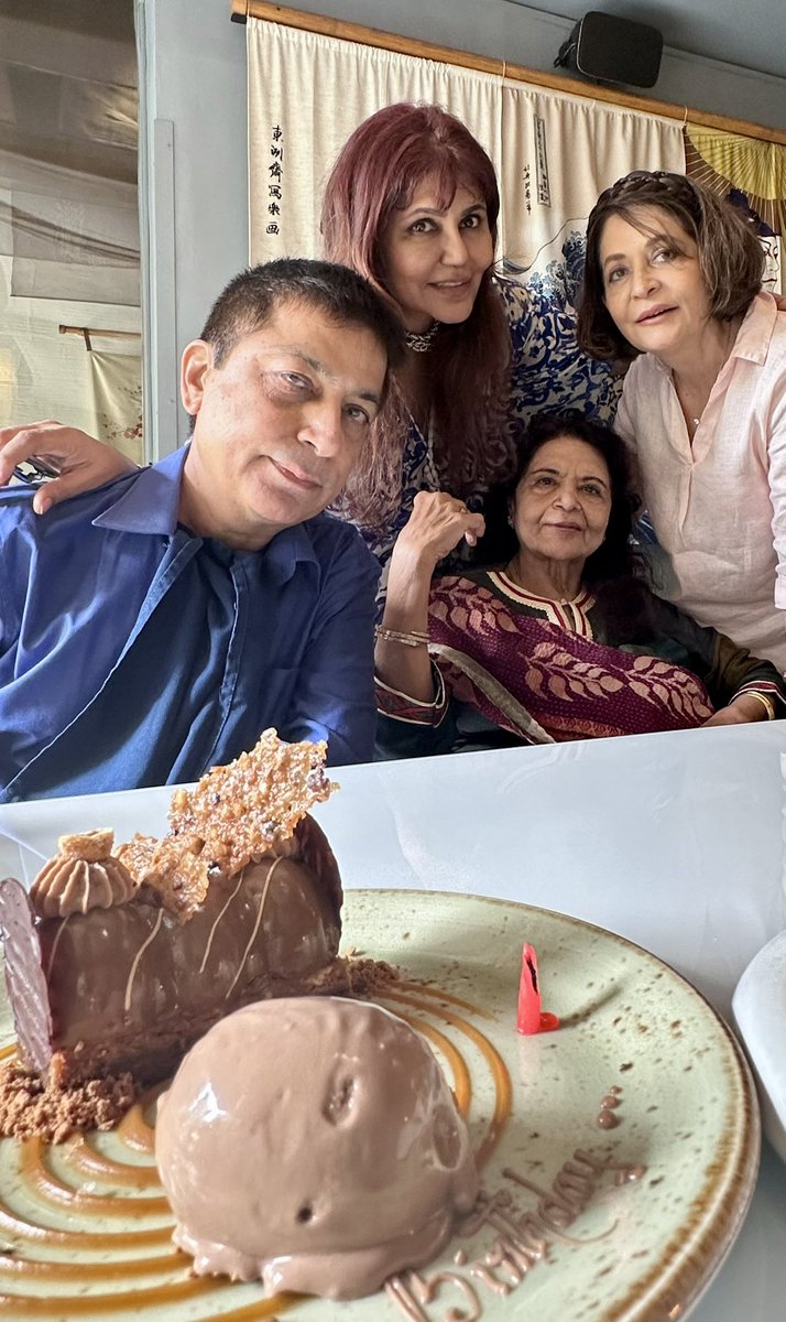nishjamvwal's tweet photo. #FavoriteFriends when they #celebrate each other has to be #special : #mizuizakaya was our chosen venue kudos #vedantmalik #chefLakhanJethani - I lived & loved one year in #Ibaraki #Japan & found this like a leaf off my memory
Love @shashistaar
@nishjamvwal
#NishaJamVwal https://t.co/wH7nCu5h9C