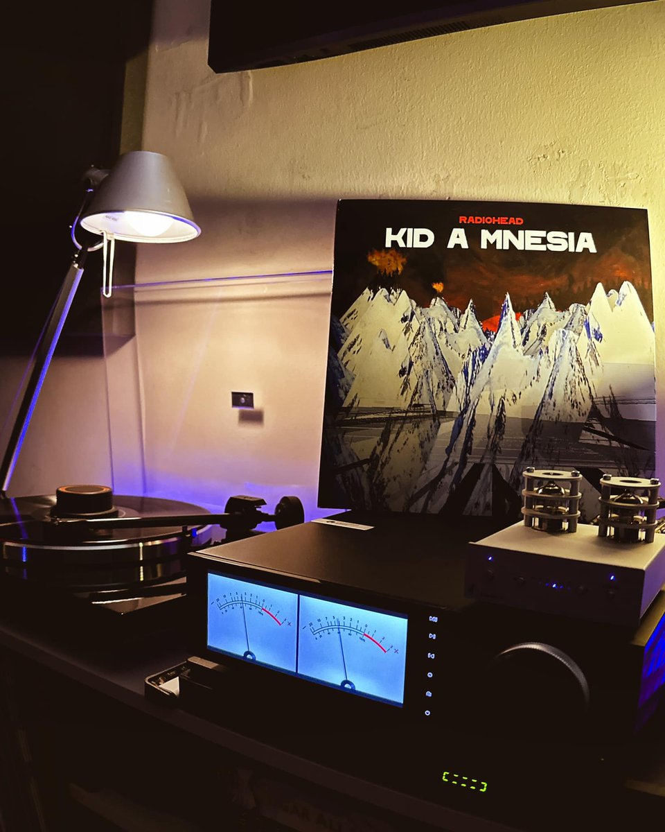 How about some Radiohead to kickstart your Friday? #NowPlaying Kid A Mnesia 📸 by Jose in our Cambridge Audio community group Evo and CXN100 owners... have you got Early Updates turned on? 😏