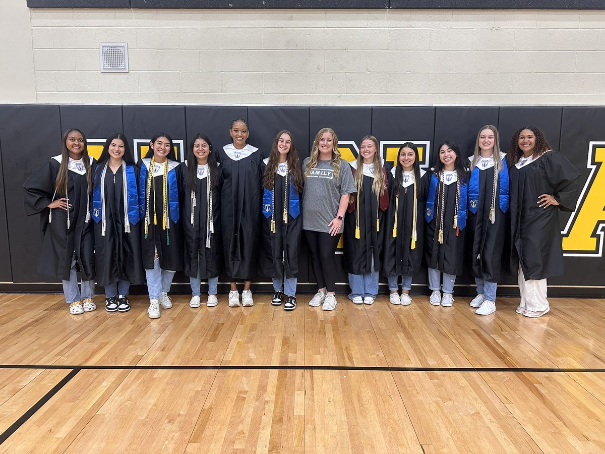 I was spoiled for four years. Can’t wait to see what this next chapter holds for my girls. Love y’all forever 💛🖤✨