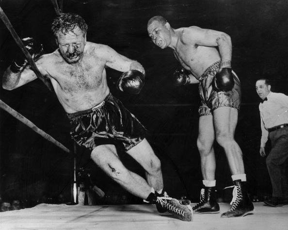 Fights are also a great place for adding to your repertory of witty sayings. I shall not forget my adolescent delight when I first heard a fight fan yell, ‘I hope
youse bot’ gets knocked out!’ 

📸 Joe Louis vs Lee Savold 1951