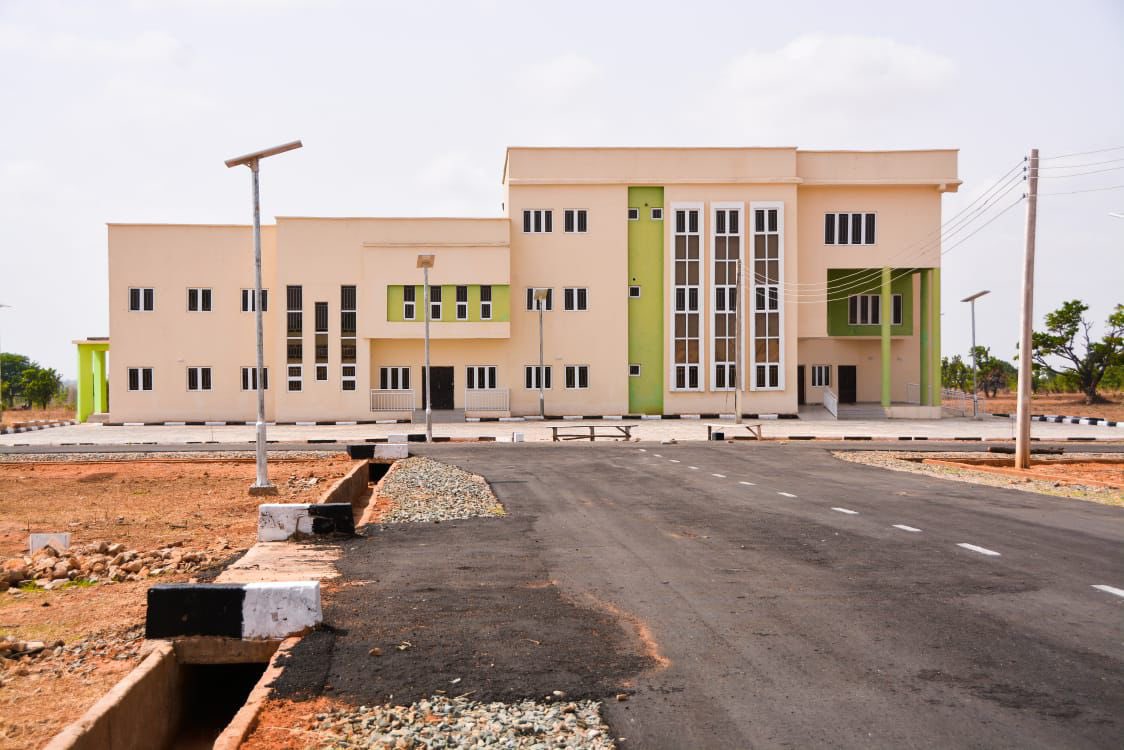 LalongBako's tweet photo. Honored to commission the National Open University Study Centre in Wase, Plateau State. Grateful to President Tinubu, Ministry of Education, and Rt. Hon. Ahmed Idris Wase for their efforts. This center will empower rural Nigerians with educational opportunities. #EducationForAll https://t.co/sXwDrbix1M