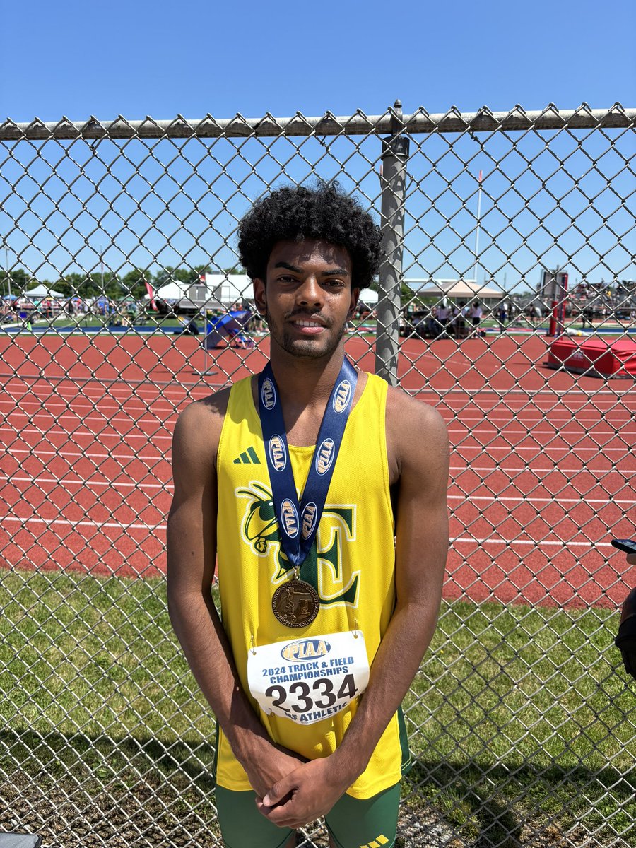 Congratulations to Kyle Moore who earned a PIAA State 4th place Medal in Triple Jump jumping 46-9.5!!! We are so proud of you Kyle!!! 🐝💪🏻