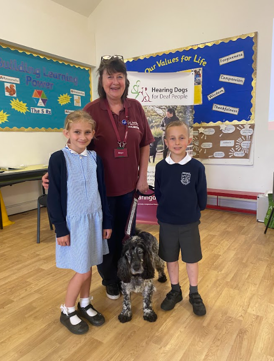RoughamPrimary's tweet photo. Valuing Ourselves and Others Week.
Margo and Linus came to talk to KS2 about the amazing work that hearing dogs do. @TheTilian @harrison_margo https://t.co/oRralksYkt