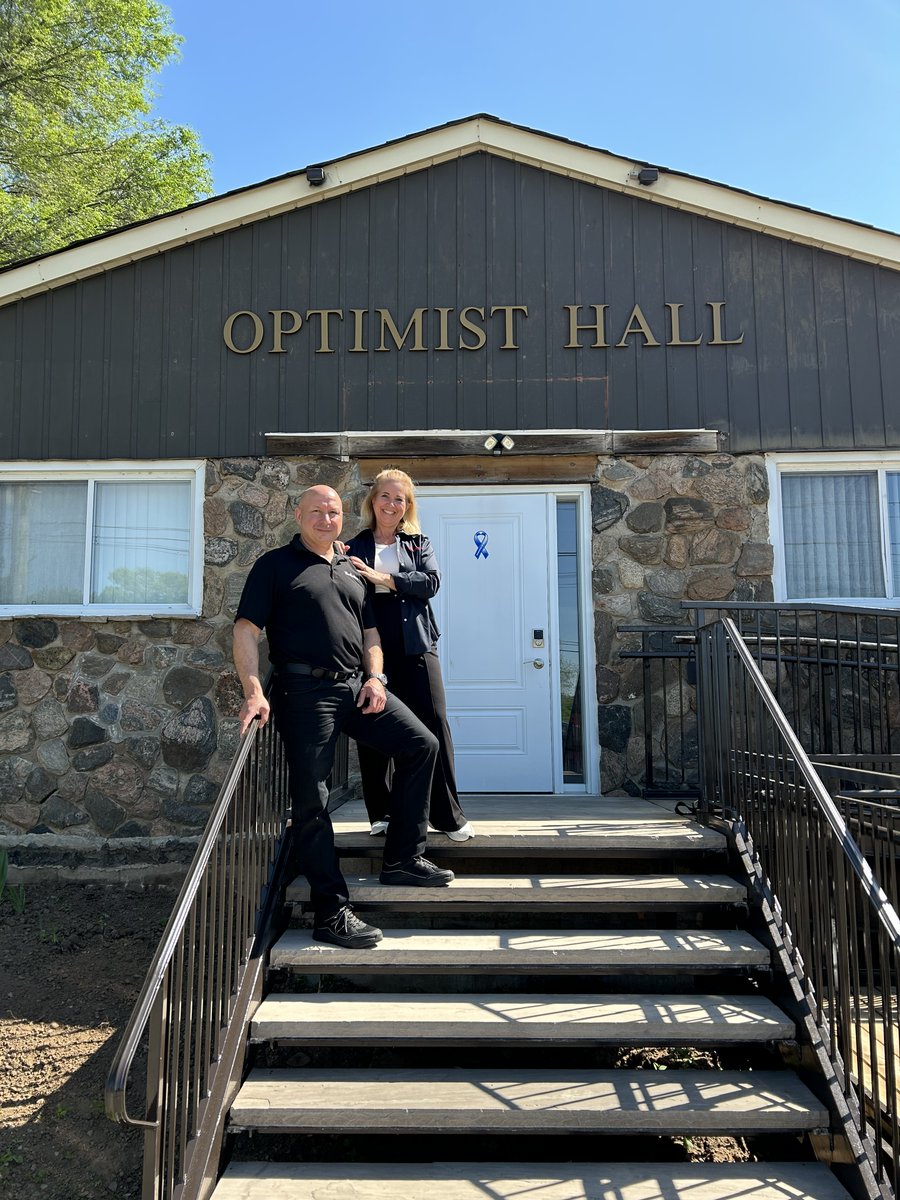 Food4KidsHalton's tweet image. Thank you very much Jim and Jodi Di Natale, from Georgetown Tim Hortons for helping pack food bags for the 108 children we support in Halton Hills last week. We appreciate it greatly!

#NoChildGoesHungry #WeekendsWithoutHunger #SupportFood4KidsHalton #SocialGood #HaltonHills