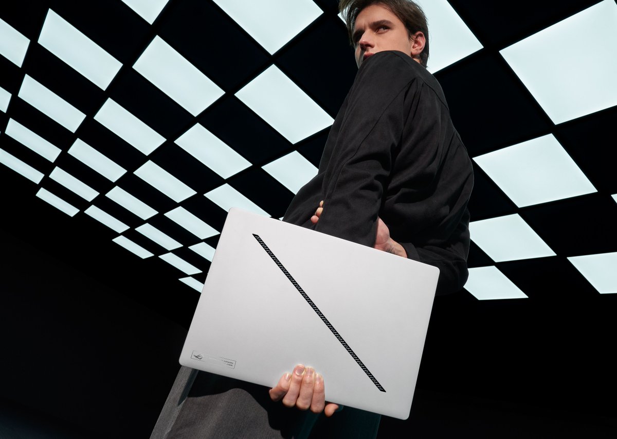ASUS_ROGNA's tweet image. A gaming laptop with a disguised design 🕵️‍♂️

#ZephyrusG14 #ZephyrusG16