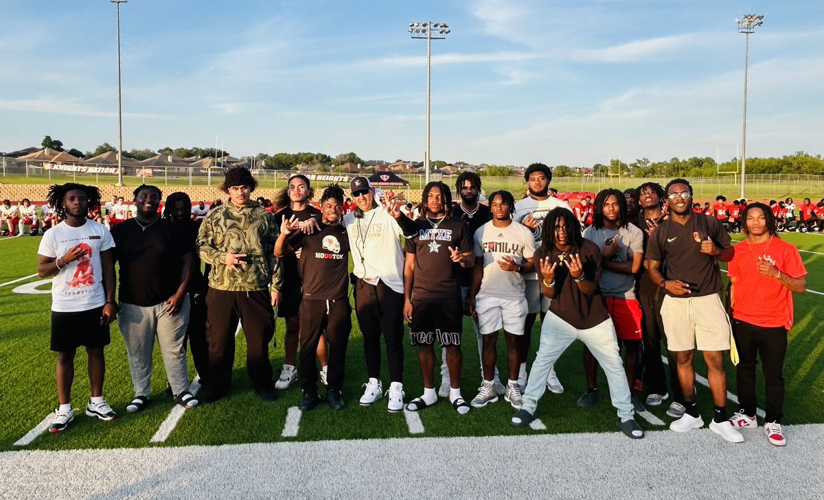 Heights is always HOME! Loved having former players around and part of our Spring Game! #HeightsHeroes @KilleenISD_ @AthleticsKISD #RepTheShield 🛡️ #HonorHeights ⚔️