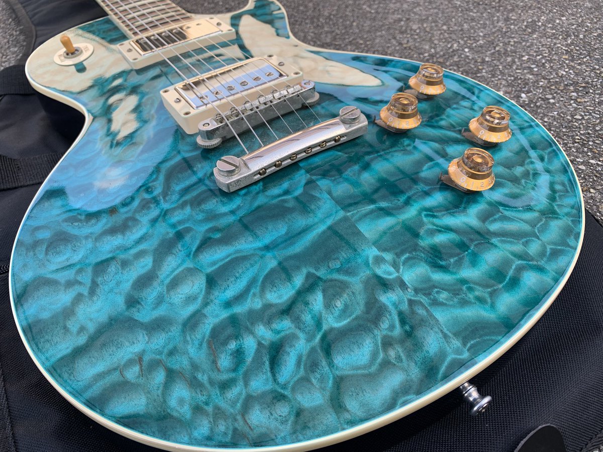 storage_mi's tweet photo. モルディブとかみたいなリゾートの海っぽいのが美しすぎて一目惚れ…長年の憧れGibsonで大満足の宝物‼️

#ギター映え選手権 https://t.co/5meIvgLtGt