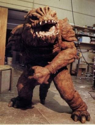 This definitely is the Rancor suit that ILM tested before rejecting.

#starwars #returnofthejedi #filmmaking #behindthescenes🎬 #specialeffects