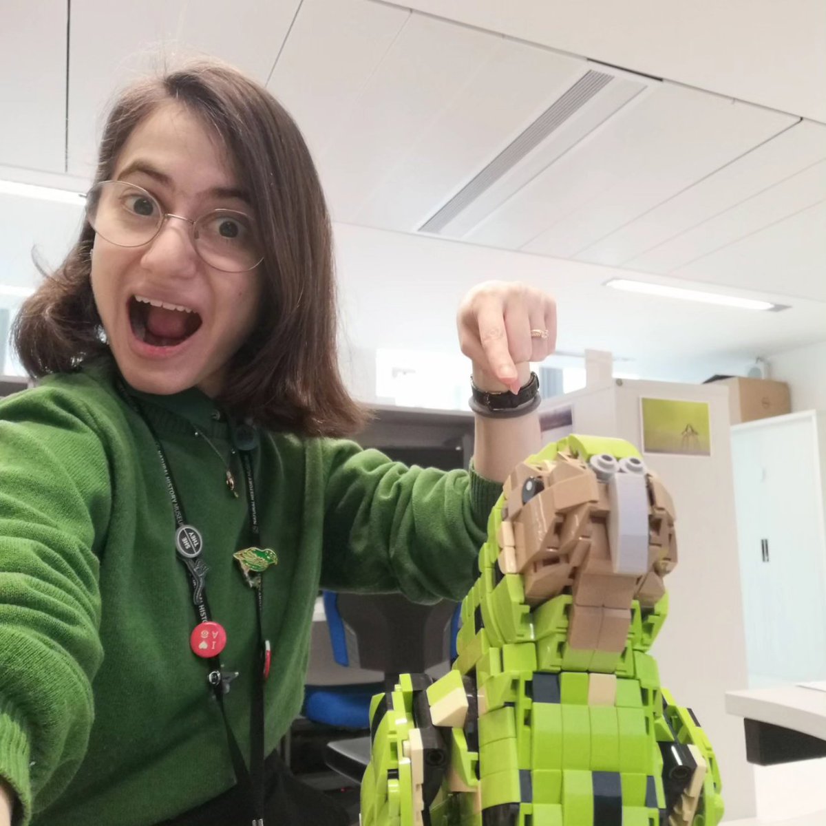 Ever wondered how *maths* can be used to try and help some of the world’s rarest and wonderful species? @geometari has been working on using geometry and technology to monitor one of the most awesome species in the world - the kakapo! 🦜🧵