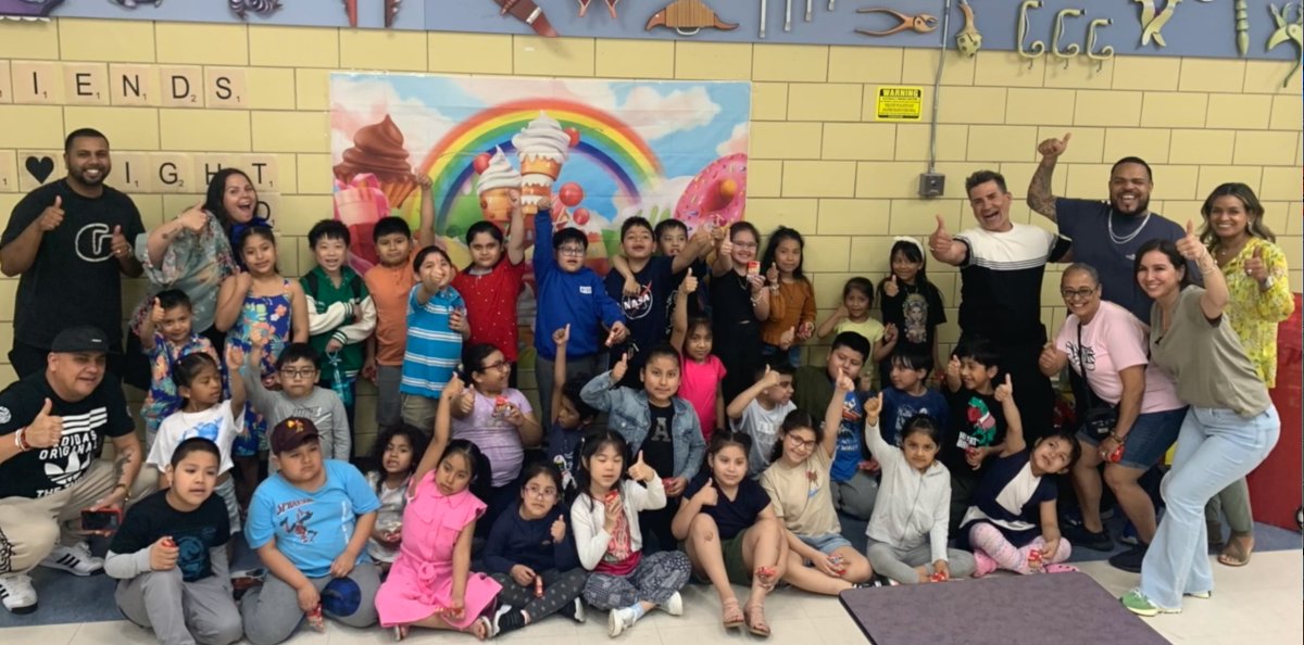 PS28Queens's tweet photo. Students and families said "Bye Bye Wifi" and played board games together. Thank you to #heavyhitterdjs, @donorschoose,@maspethtownhall and all staff and volunteers who helped put this amazing night together. @NYC_District24 
https://t.co/a8jFdfJDZh https://t.co/obr6VWAOL2