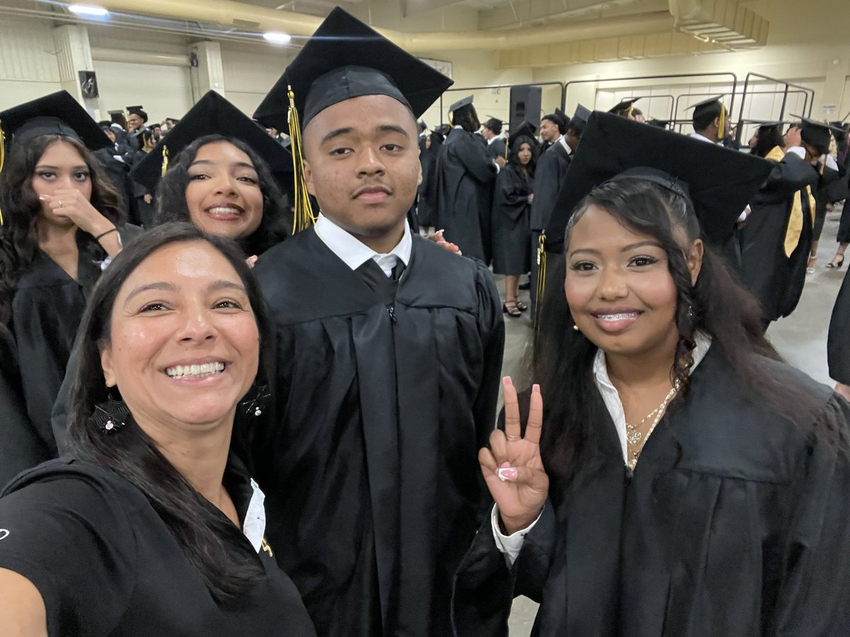 12 years ago, I began my career as an ESL teacher at Irvin Elementary. Jorge, Kimberly, Emmanuel, & Briseyda were in my 1st grade pullout group. Today, as a HS ESL teacher, I had the pleasure of seeing them cross the stage to receive their high school diploma 🙌🏽🤩🎓💛🕷️
