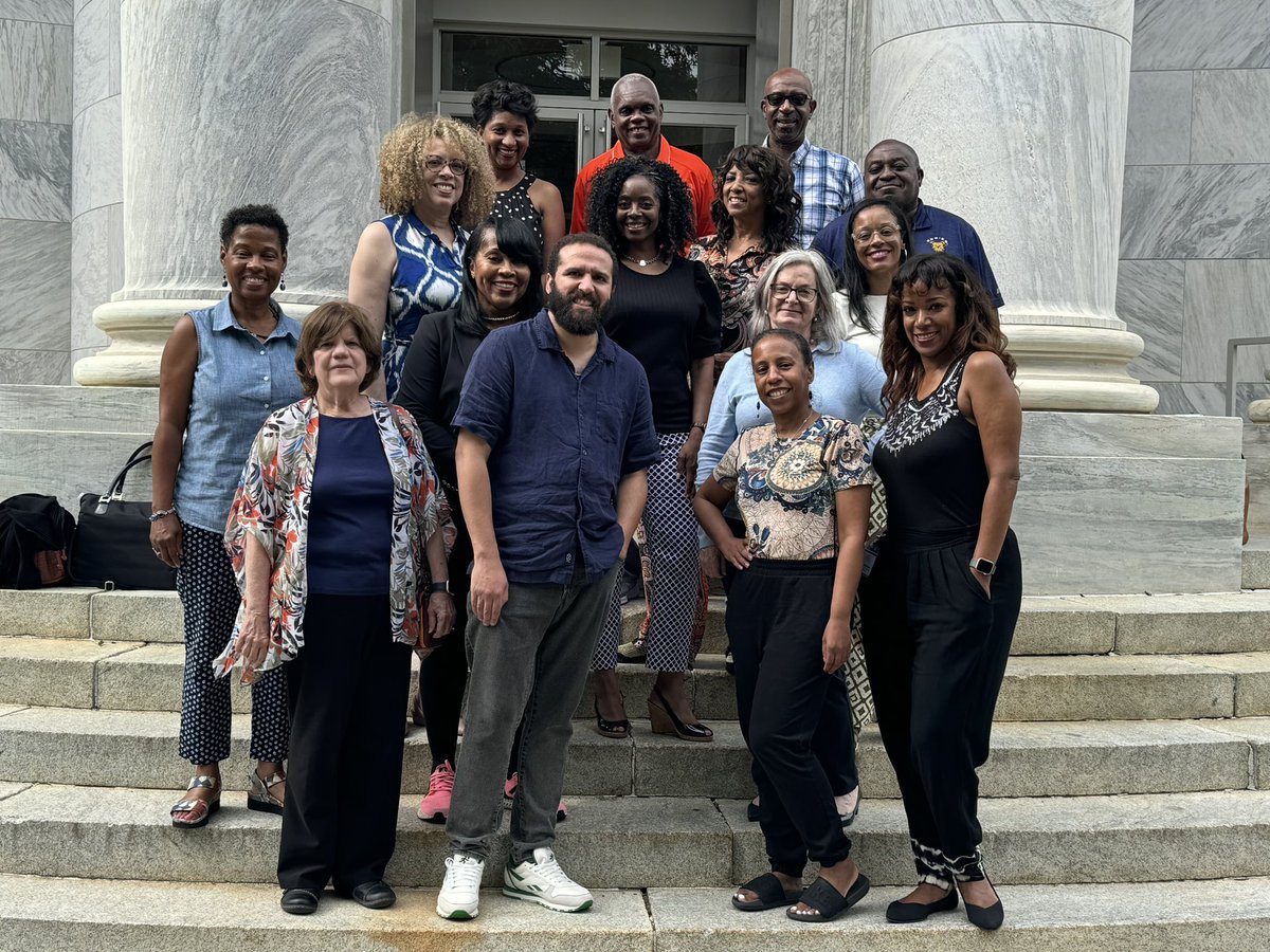 What a week. Wrapping our time with HBCU journalism faculty at the @C4JDHowardU where I joined my good sis @Kimbriell , @WesleyLowery , @AP journalists, @aarushisahejpal & Maryland state archivists to teach investigative reporting skills. We continue to build what’s necessary.