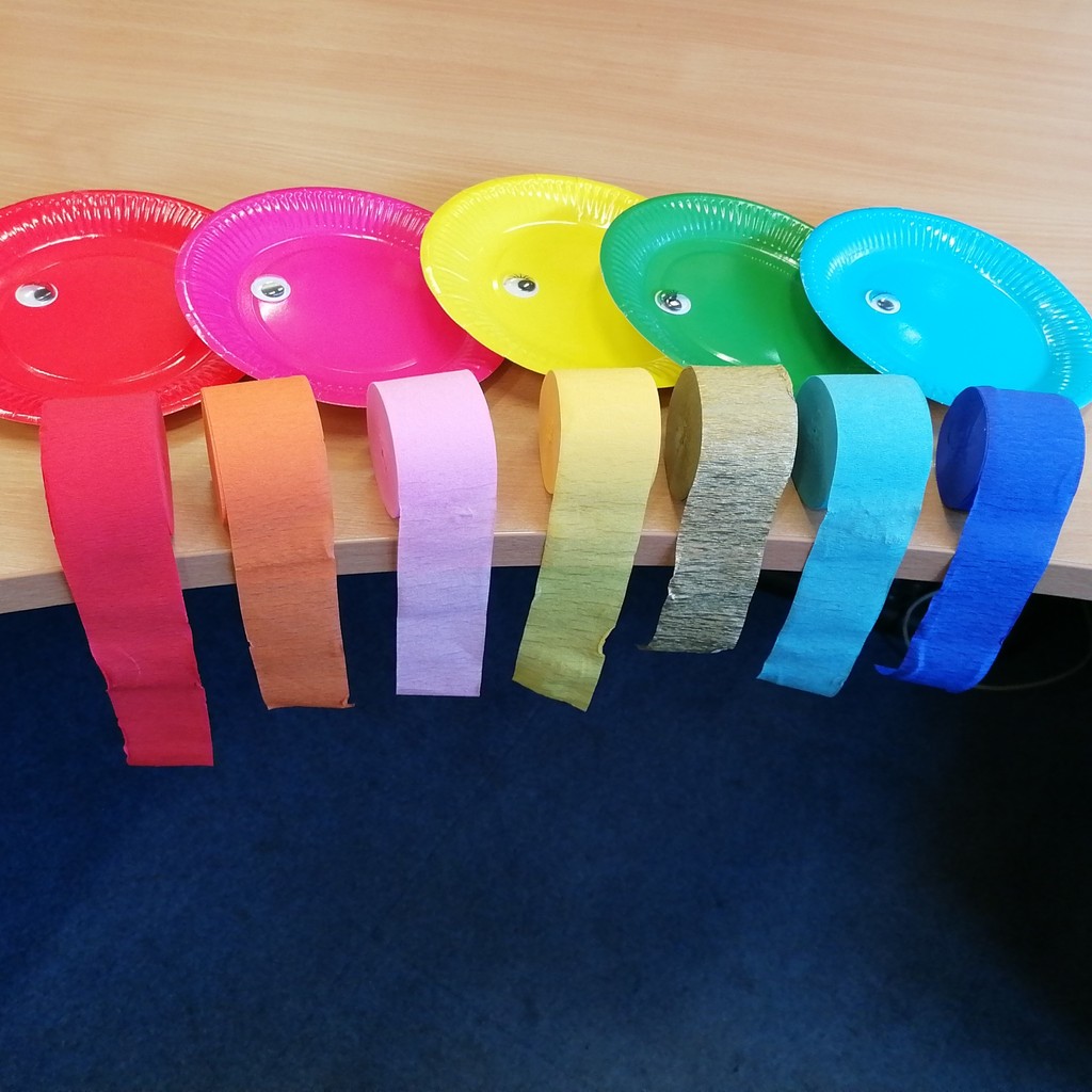 Transform these coloured plates and streamers into jellyfish and make an under the sea pop-up picture at GO Ocean Drifters Family Session in Oldham's Education Suite on Wed 29 May @ 1-3pm! There will also be lots of under the sea themed sensory activities. FREE to drop-in.