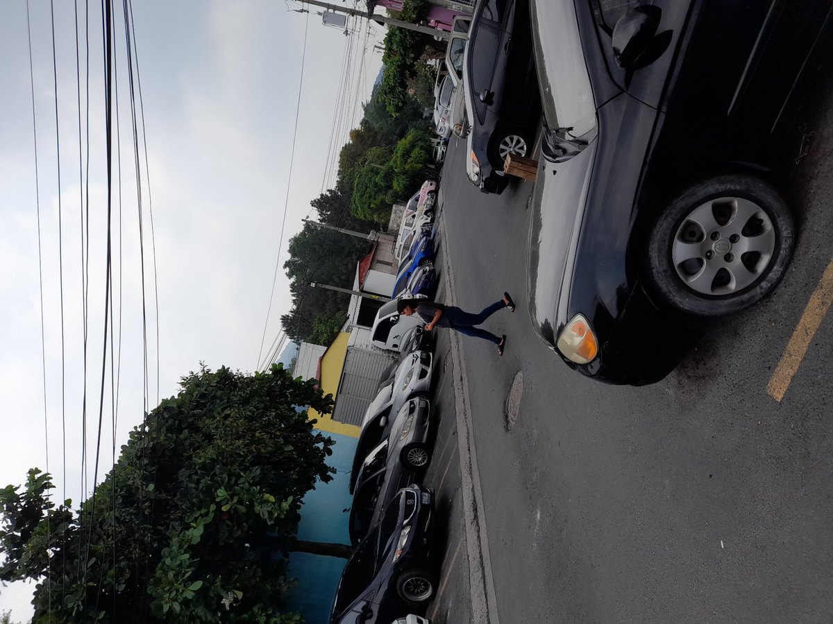 leinadsoicalap's tweet photo. @alcaldia_ss @CAMSanSalvador Buena iniciativa. Pero también deben de comenzar a retirar, multar y sancionar a las personas que tienen vehículos en desuso desde hace años, en las colonias del municipio como en el caso de: pórticos de San Ramón, distrito de mejicanos. https://t.co/xqs0zUXZWE