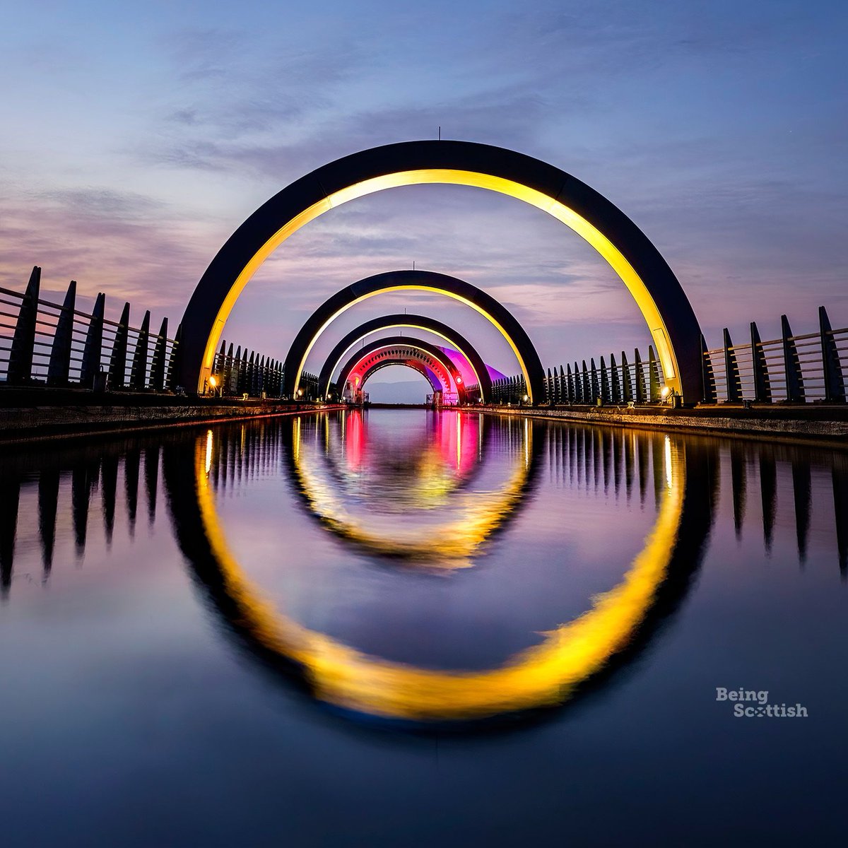 On this day in 2002: the Queen officially opened The Falkirk Wheel. The world's first, and only, rotating boat lift - a true Scottish engineering marvel 🏴󠁧󠁢󠁳󠁣󠁴󠁿