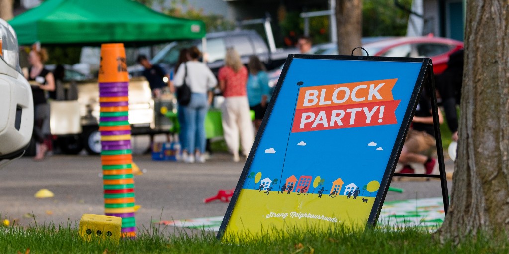Block Party alert! 🥳 Join us on May 30 at the field behind Parkinson Recreation Centre from 5-7:30 p.m. to learn about the Block Connector program. Meet with current Block Connectors, enjoy refreshments & explore resources. Learn more about the program at ow.ly/tQqK50RRQ3z