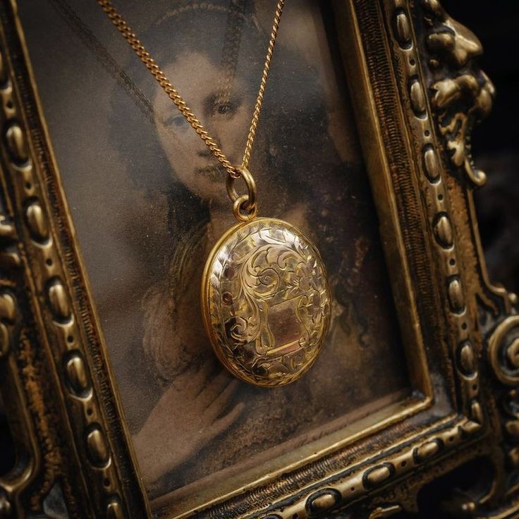 #Starter #MysteryRP

A Locket Full of Memories

I have had my share of accursed jewellery come across my desk - either as a case or a present - but this particular conundrum certainly stood apart from the rest.

The rather unassuming trinket came in a shabby wooden box with an +