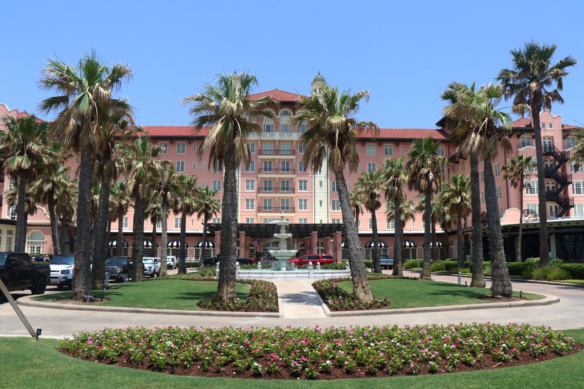 #PhotographyIsArt #photooftheday #landscapes #GalvestonTx #GalvestonIsland #Architechure #Hotel #Travel #travelwithme #palmtrees #beach #Tourism #Galvestonbeach