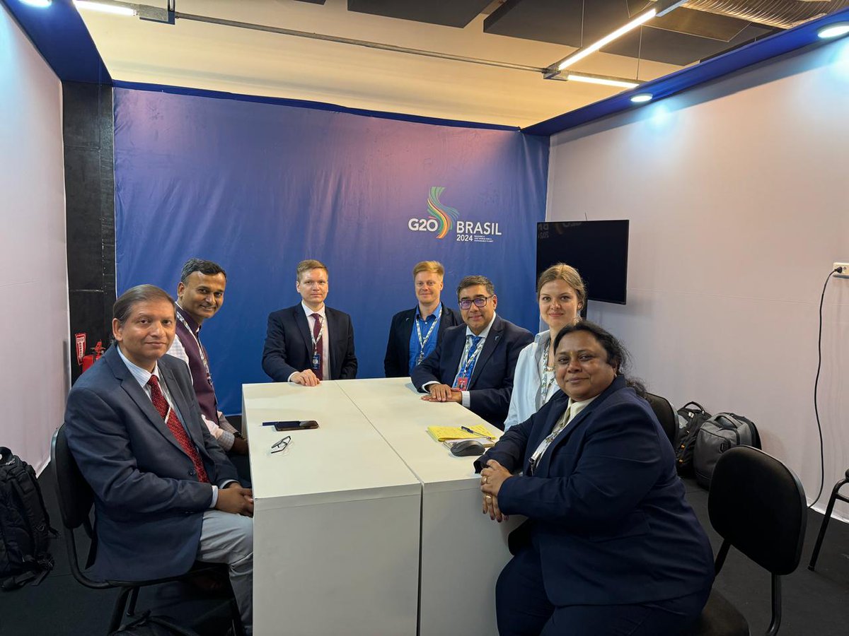 On the sidelines of Research& Innovation Working Group #RIWG G20 at Recife Brazil, Indian delegation led by Shri Sunil Kumar, Addl. Secy @IndiaDST met Russian delegation & discussed on decarbonisation #cleanenergy #studentsexchangeprogram #startups #Innovation & #capacitybuilding