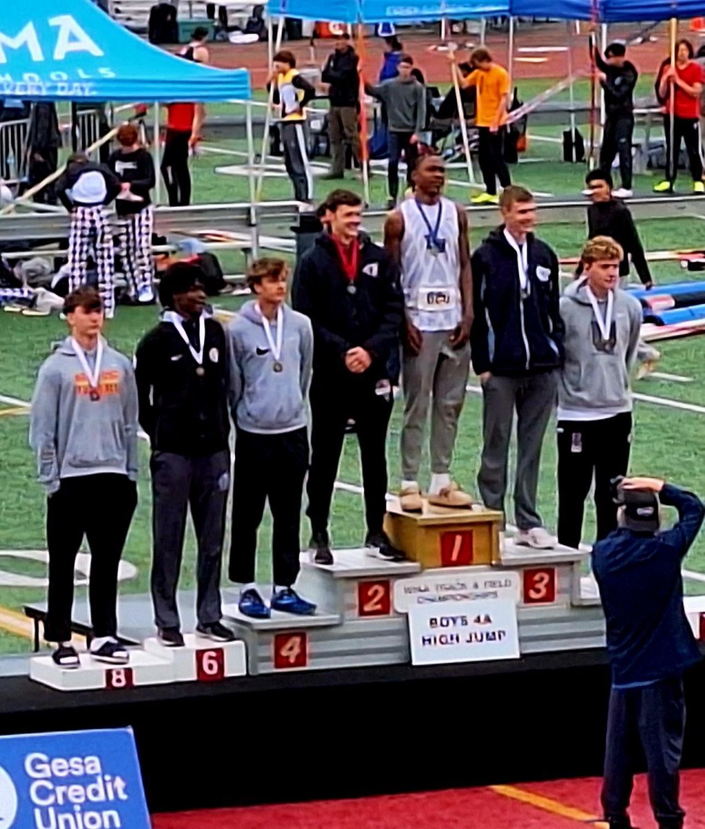 GP has 2️⃣ High Jumpers on the podium! @GP_Hoops @SnohomishSports @HeraldNetPreps @Jo2lee @adam_loum