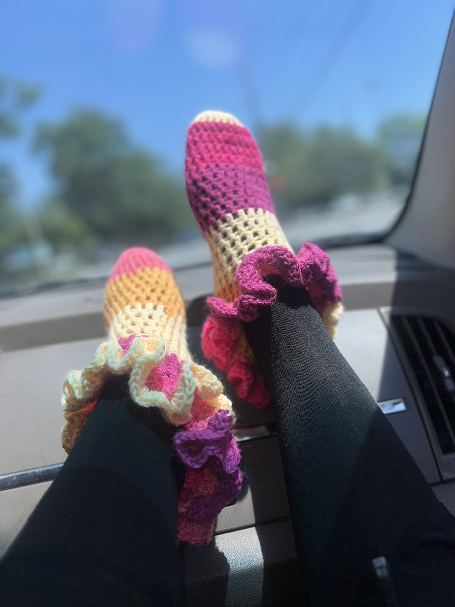 Muneerahhhh__'s tweet photo. 💛💜🩷 Ruffled Socks 🩷💜💛
•
•
•
#MCCWEAR #ShopHere #CrochetPlug #MillzCrochetCreations #Crochet #crochetfashion #onlineboutique #trendingstyles #styleinspo #onlineshopping #coveredgirl #covergirl #fiberart
#etsyseller #blackcrochetersoftiktok #blackcrocheters https://t.co/2JpJgCb7lP