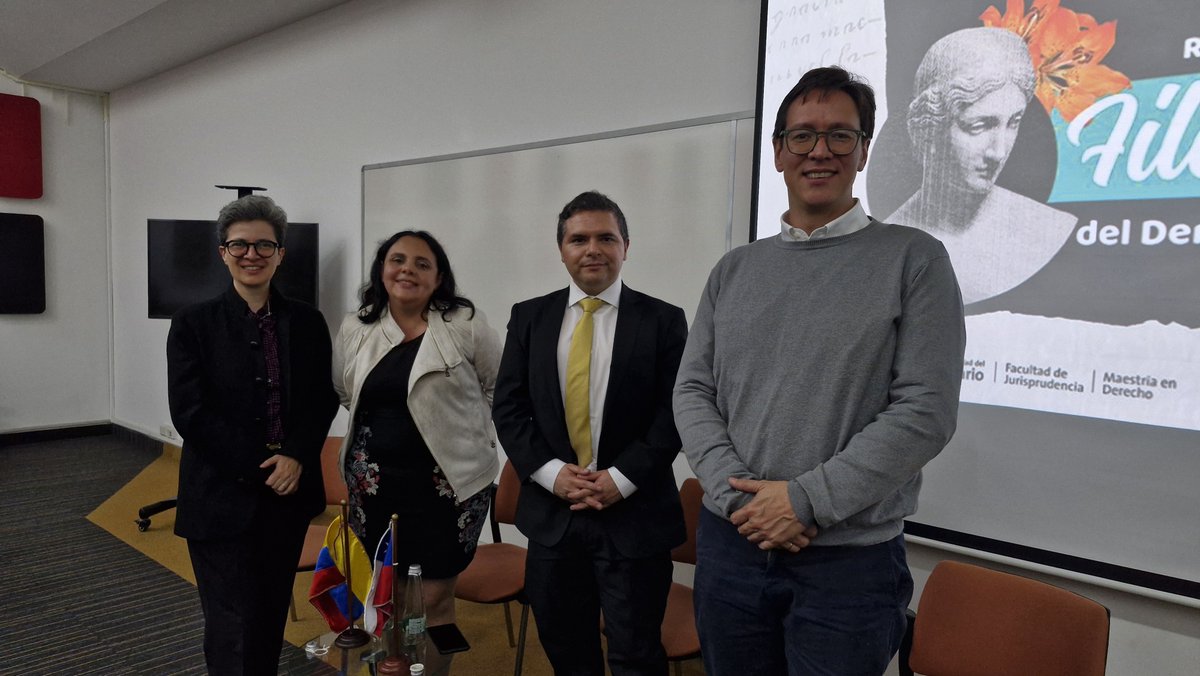 Juris_urosario's tweet photo. Durante la visita del profesor Esteban Pereira Fredes de @UAI_CL, se llevó a cabo el conversatorio organizado por la Maestría en Derecho.
Si quieres revivir este #EventoJuris, te compartimos el enlace de YouTube: https://t.co/CpJK03jT5e
#JurisMásGlobal | #ConectadosConElMundo https://t.co/uvUgT3In7y