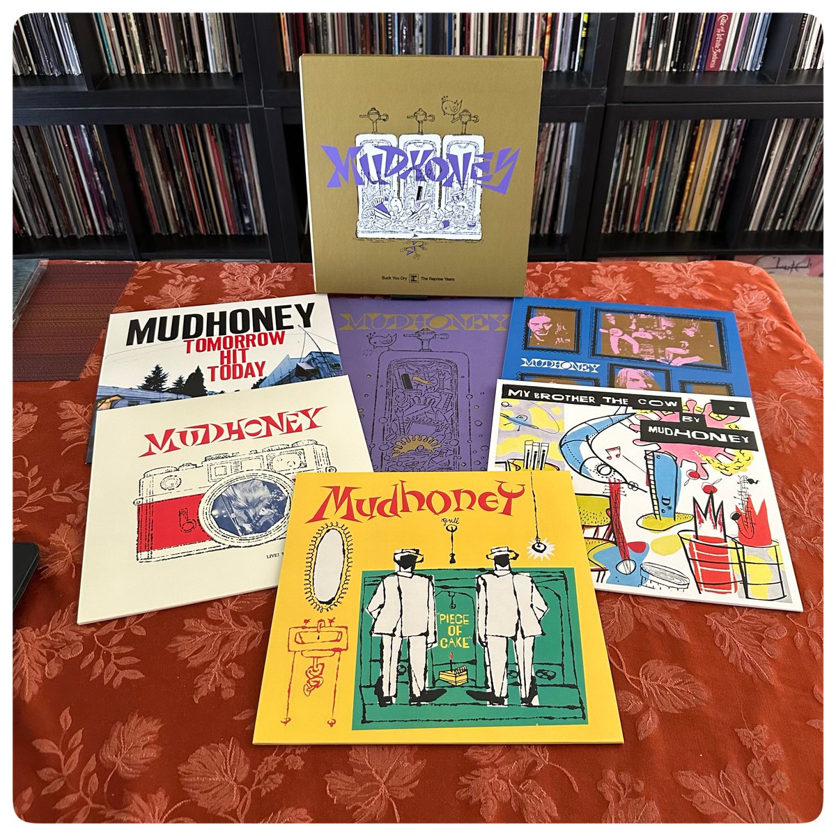 Lost my mind
Digging a hole
Bury a heart
Bury my soul

Dead Love (live) by #Mudhoney from Live! 1993-1998 in the Suck You Dry: The Reprise Years as featured on Riff Haven Episode 372
 
#RiffHaven #vinyloftheday #RecordoftheDay #VinylRecords #RepriseRecords #RecordStoreDay