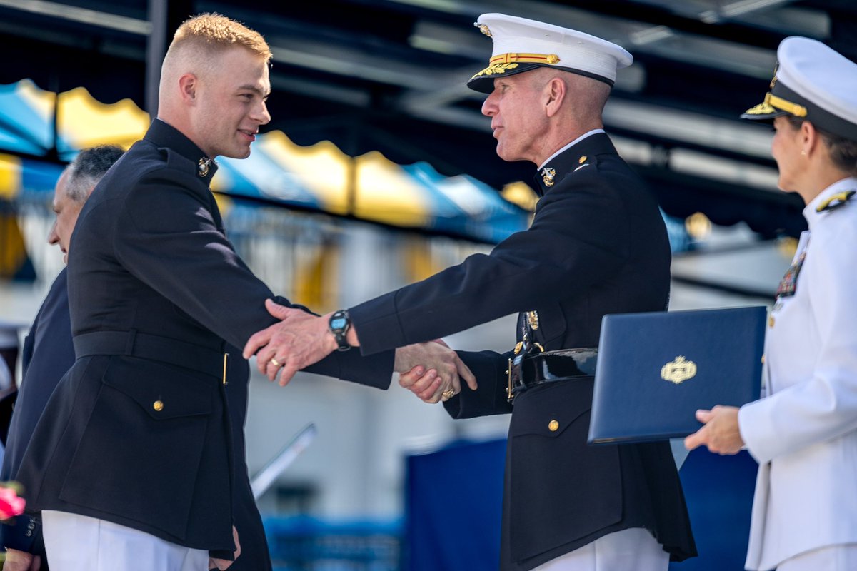 Today, I had the pleasure of administering the oath to 258 new @USMC 2nd Lts at the @NavalAcademy. They answered the call & stand at the beginning of a path they won’t forget, leading the finest our Nation has to offer through an uncertain future. Welcome to our family, Marines.