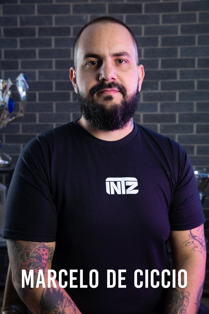 [COMUNICADO OFICIAL]

A partir de hoje, Lucas Simon passa a liderança do clube para Willy Edel, que atuará como o CEO da organização, tendo ao seu lado Marcelo Ciccio, atuando como CMO.

Willy é graduado em Estatística, empresário há 15 anos e jogador profissional de Card Games