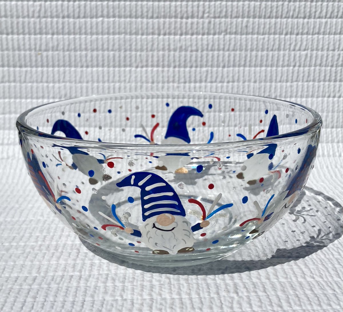 Patriotic gnomes etsy.com/listing/170474… #gnomes #candydish #4thofjuly #SMILEtt23 #CraftBizParty #etsyfinds #etsyshop