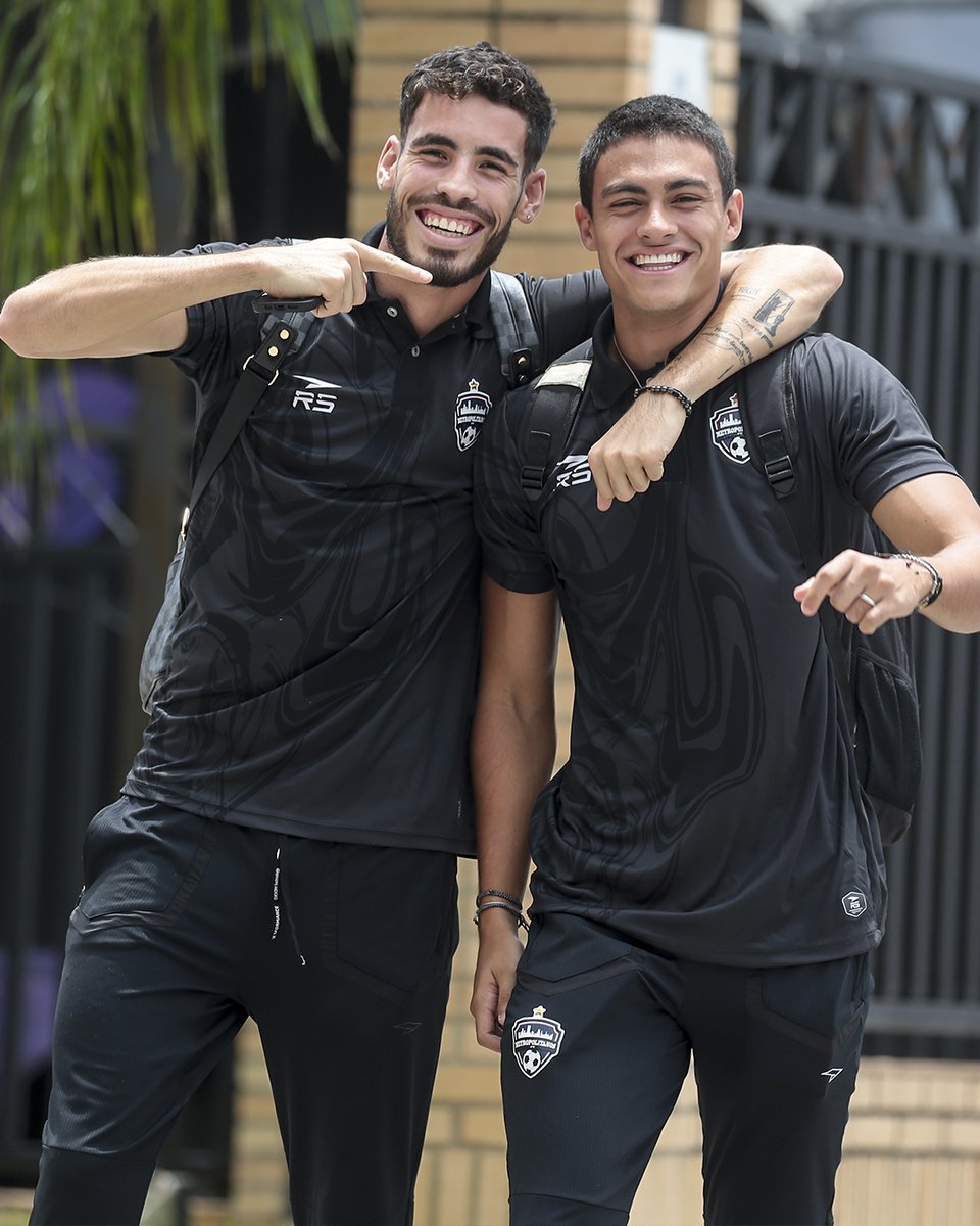 Metropolitanos_'s tweet photo. LLEGANDO CON ESTILO😎🔥
 
¡Hola, Barinas! 👋🏼

📸: @LeonelTellez10

#SiempreVioleta🟣 
#LigaFUTVEBancoDeVenezuela https://t.co/ET2x0VaYDm